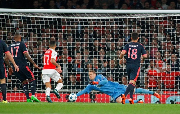 Dấu ấn người hùng - tội đồ của Neuer ở trận thua Arsenal