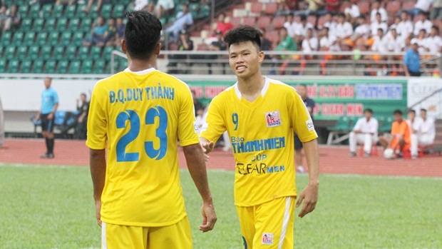 U21 Sanatech Khánh Hòa sẽ gặp không ít khó khăn trước U21 Hà Nội T&T chiều nay. Ảnh Đình Viên.