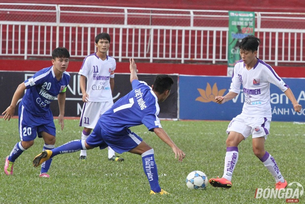 U21 An Giang tuy giành vé đi tiếp nhưng họ vẫn sẽ thi đấu hết mình để cống hiến cho NHM. Ảnh: Đình Viên.