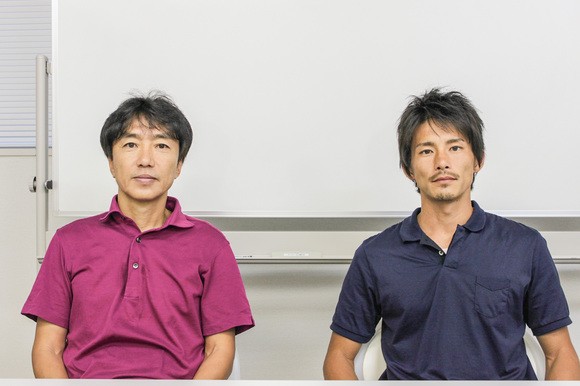 HLV Miura cùng giảng viên Shinya Fukutomi tại Học viện HLV Nhật Bản. Ảnh: Internet.