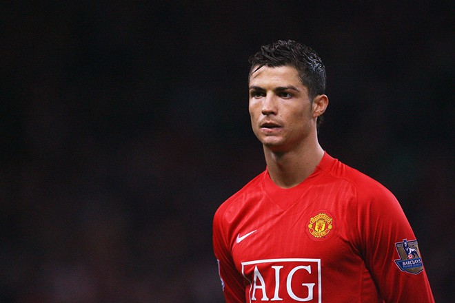 Bạn thân tiết lộ Ronaldo muốn trở lại Premier League