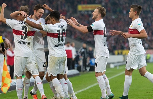 Các cầu thủ Stuttgart ăn mừng bàn thắng. Ảnh: Internet.