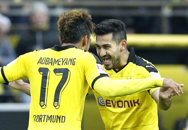 Guendogan (phải) đang thể hiện phong độ ổn định tại Dortmund. Ảnh: Internet.
