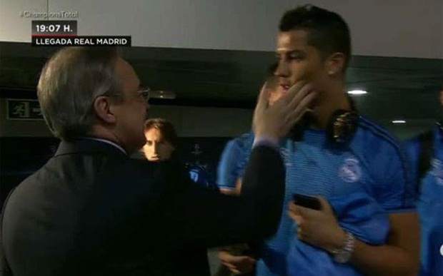 Chủ tịch Perez trao đổi ngắn với Ronaldo. Ảnh: Internet.