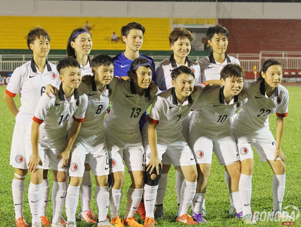 Trong số bốn đội bóng tham dự giải bóng đá nữ Quốc tế TP.HCM 2015, đội tuyển nữ Hồng Kông (TQ) là đội bóng có nhiều “bông hoa” xinh đẹp nhất trong đội hình. Với những khuôn mặt trắng, bầu bĩnh, dáng người đầy đặn, nữ Hồng Hông (TQ), luôn chiếm được thiện cảm của rất nhiều người.