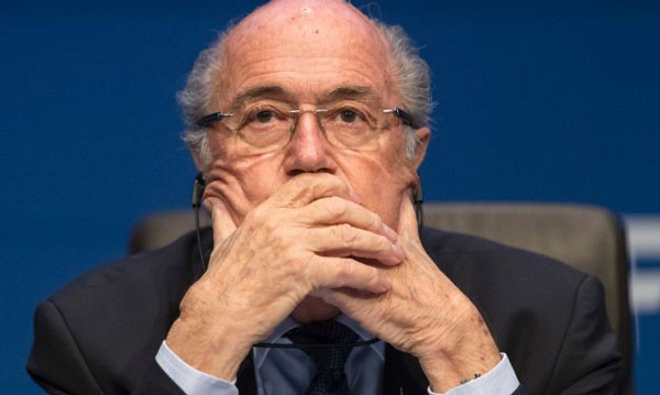 Chủ tịch Sepp Blatter đổ bệnh vì stress