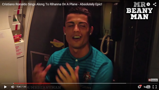 Ronaldo khoe giọng ca khủng