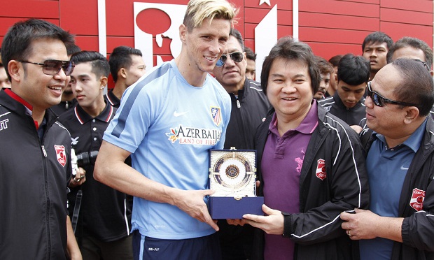 U21 Thái Lan từng sang Atletico Madrid giao lưu với Torres. Ảnh: Internet.