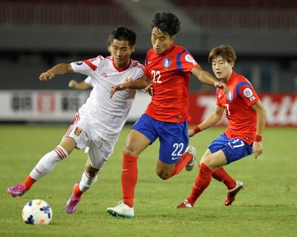 U19 Hàn Quốc (áo đỏ) mang đội hình rất trẻ sang Việt Nam. Ảnh: Internet.