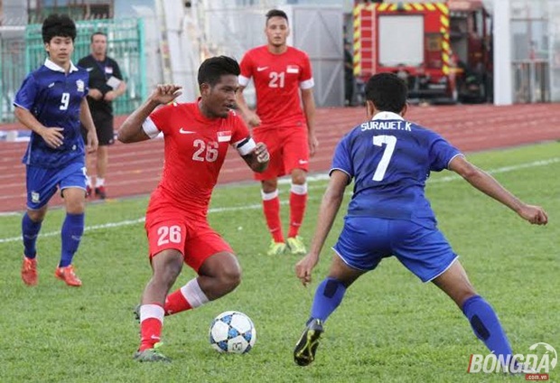 Cầu thủ U21 Thái Lan (áo xanh) sẽ gặp nhiều khó khăn trước đại chiến với U21 Việt Nam. Ảnh: Đình Viên.