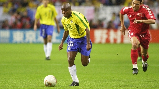 Edilson cùng Brazil vô địch World Cup 2002. Ảnh: Internet.