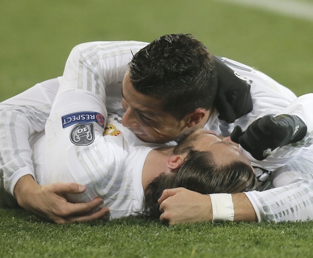 Hình ảnh rất ý nghĩa giữa Bale và Ronaldo. Ảnh: Internet.