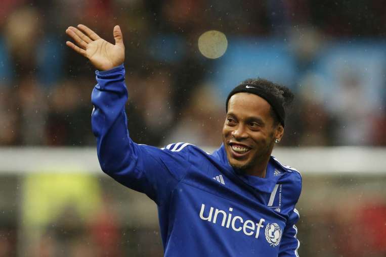 Ronaldinho sắp mở học viện bóng đá tại Singapore