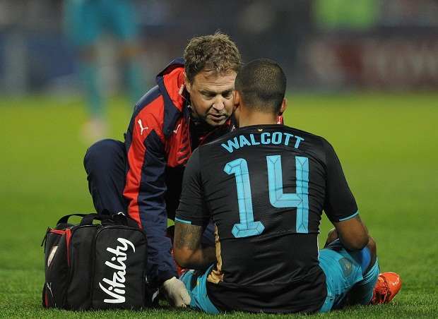 Walcott trở lại sẽ giúp hàng công Arsenal bớt khủng hoảng. Ảnh: Internet.