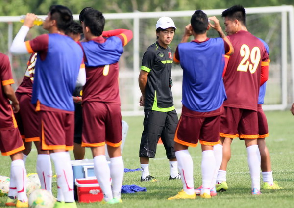 HLV Miura kết hợp bộ đôi đội trưởng U19 Việt Nam