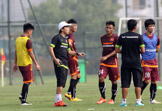 U23 Việt Nam lên đường đi Qatar: Chờ tài xoay chuyển của Miura