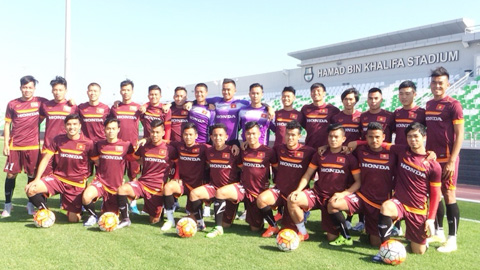  U23 Việt Nam háo hức bước vào buổi tập đầu tiên tại Qatar.
