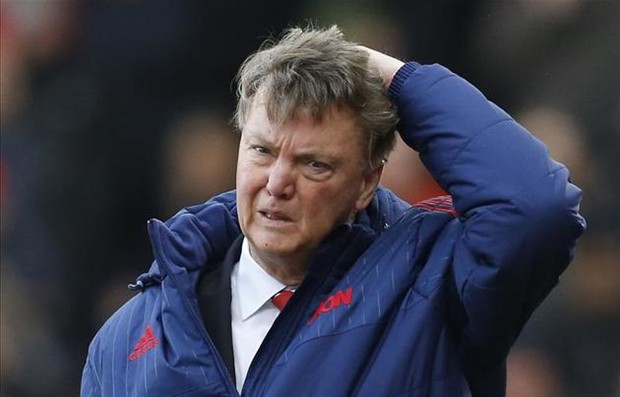 Adidas không hài lòng vì Man Utd chưa sa thải Van Gaal