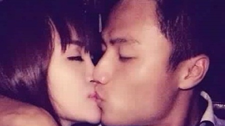  Bức ảnh khóa môi của Hồng Quân và Bà Tưng gây sốt cộng đồng mạng.