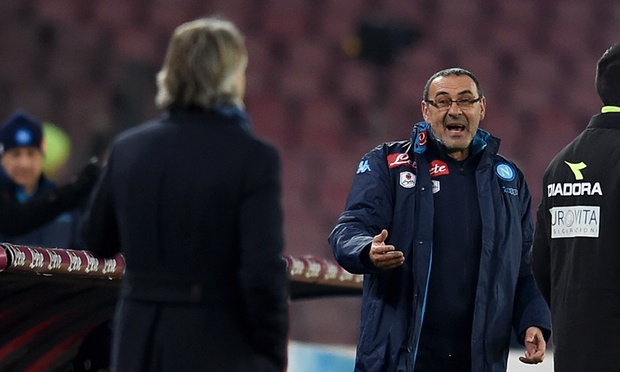 HLV Sarri xúc phạm Mancini ngoài đường biên. Ảnh: Internet.