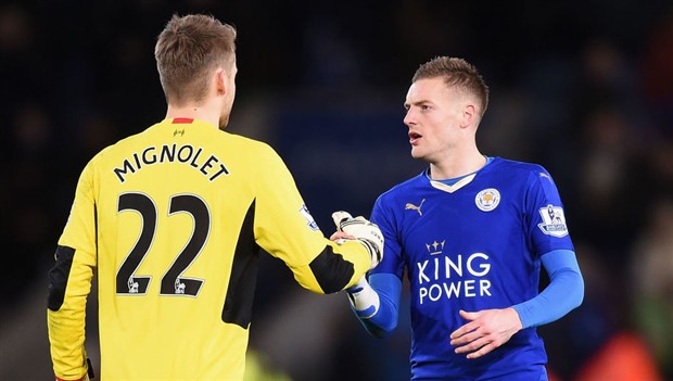 Vardy lập được siêu phẩm là nhờ sự giúp đỡ của Mignolet. Ảnh: Internet.