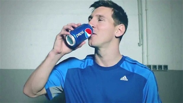 Pepsi sẽ thay thế Qatar Airways tài trợ cho Barcelona? Ảnh: Internet.