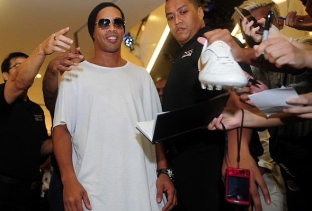 Chê lương bèo, Ronaldinho từ chối Premier League. Ảnh: Internet.