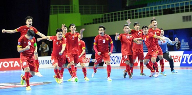 Khoảnh khắc vui mừng của tuyển futsal Việt Nam sau khi lập kỳ tích. Ảnh: Internet.