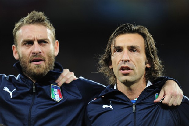 De Rossi, Pirlo sẽ không được dự EURO 2016 cùng tuyển Italia. Ảnh: Internet.