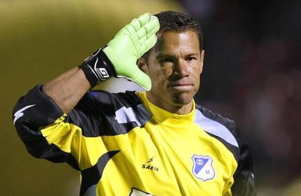 1. Thủ môn: Oscar Cordoba. Oscar Cordoba sinh năm 1970, là thủ thành Colombia, từng chơi cho Boca Juniors, và đã giải nghệ. Ảnh: Internet.
