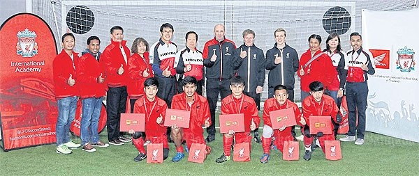 Thái Lan rèn cầu thủ trẻ ở MU và Liverpool