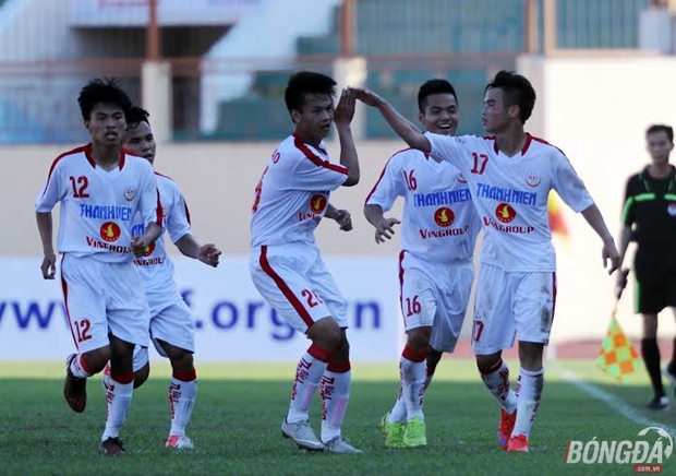 Các cầu thủ U19 Viettel ăn mừng chiến thắng đậm trước nhà ĐKVĐ U19 PVF. Ảnh: Đình Viên.
