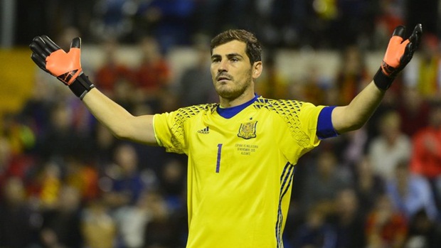 Hoà chật vật Romania, Casillas lập kỉ lục mới tại La Roja
