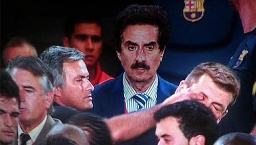  Mourinho và cú móc mắt Tito Vilanova.