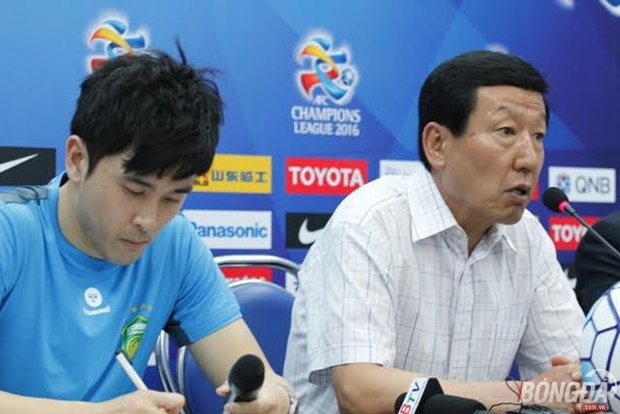 Choi Kang Hee (Jeonbuk Motors) cho rằng các cầu thủ Becamex Bình Dương đang tiến bộ rõ ràng qua từng trận đấu. Ảnh: Quang Thịnh.