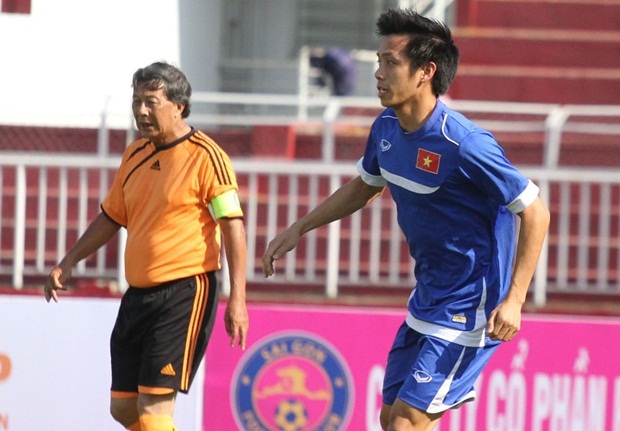 Bị cấm thi đấu ở V-League, Văn Quyết tỏa sáng trên sân Thống Nhất