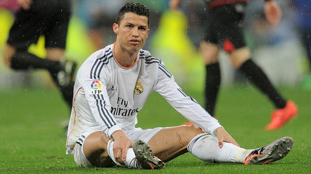Nóng: Ronaldo nguy cơ lỡ trận lượt đi với Man City