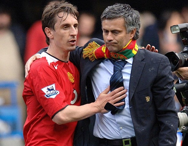 Sau Ryan Giggs, Mourinho lại muốn đưa Gary Neville về Man Utd
