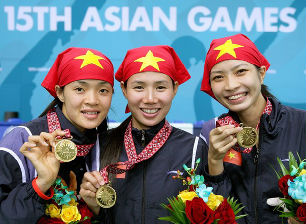 Lưu Thị Thanh (trái) trong khoảnh khắc giành HCV Asian Games 2006. Ảnh: Internet.