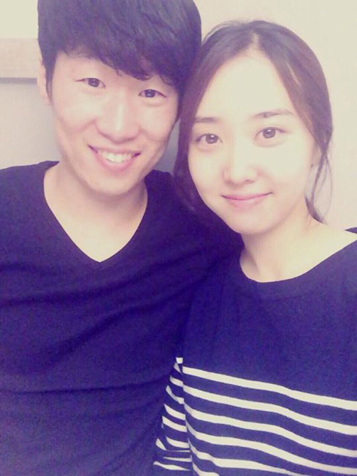 Park Ji Sung làm cơm cuộn cho vợ đang mang bầu