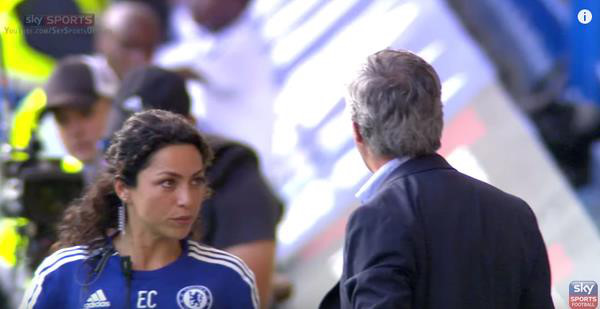 Mourinho văng tục trước mặt nữ bác sĩ xinh đẹp. Ảnh: Internet.