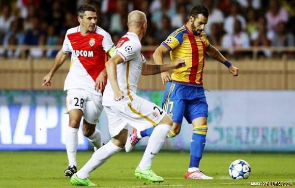 Negredo ghi bàn đẹp mắt tạo lợi thế lớn cho Valencia. Ảnh: internet