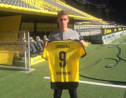 Adnan Januzaj mặc áo số 9 tại Dortmund. Ảnh: Internet.