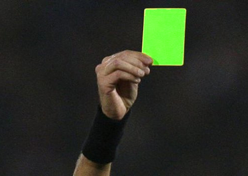 Những chiếc thẻ xanh sẽ được đưa vào sử dụng ở Serie B cuối tuần này. Ảnh: Internet.