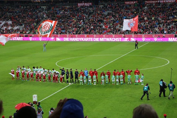 Đêm qua, trên sân nhà Allianz, Bayern Munich tiếp kẻ ngáng đường Wolfsburg.