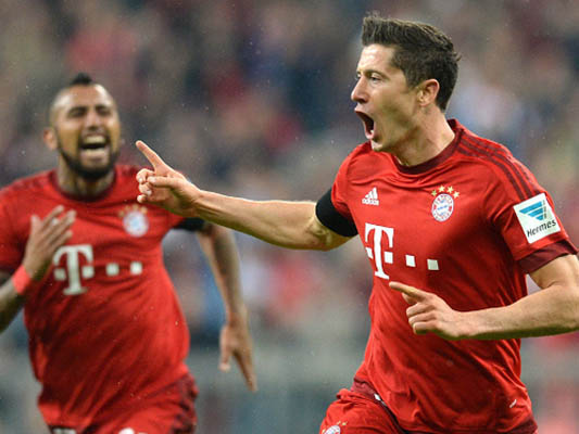 Lewandowski ghi 5 bàn cho Bayern Munich chỉ trong 9 phút. 