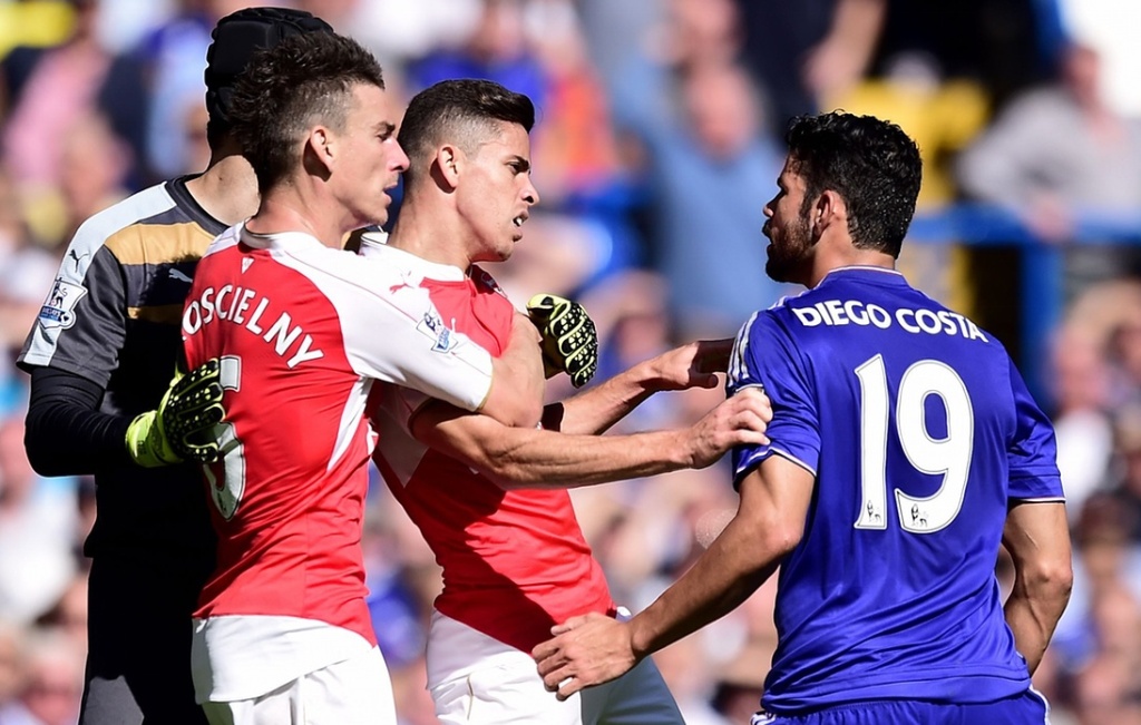 Hình ảnh Diego Costa xấu xí trong trận gặp Arsenal. Ảnh: Internet.