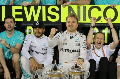 Lewis Hamilton bước một chân tới ngôi vô địch toàn mua