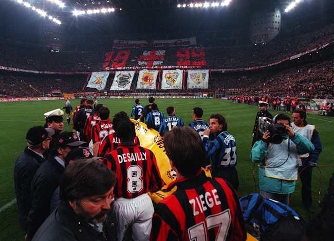 5. Inter - AC Milan (derby thành Milan): Còn được gọi dưới cái tên Derby della Madonnina, cuộc chạm trán giữa hai đội bóng lớn nhất thành Milan luôn được đánh giá là một trong những trận đấu thuộc hàng 