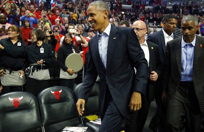 Tổng thống Obama vui vẻ dự trận khai màn NBA